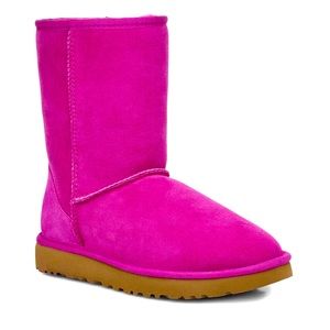 🧁New In Box Ugg Classic Short II, Fuchsia 7/38🧁